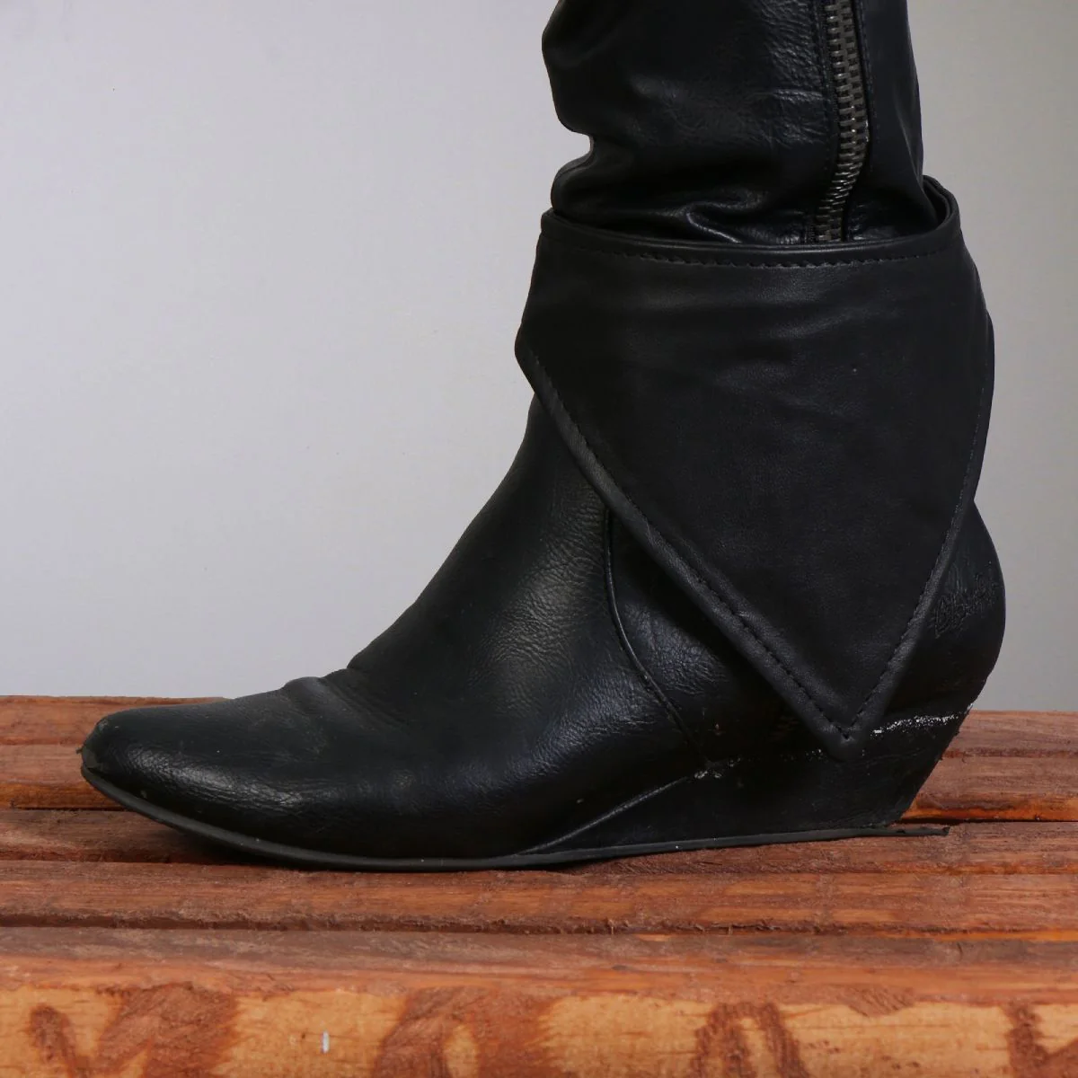 Hot Leathers FAA1001 Black Leather Boot Scarf - Image 3
