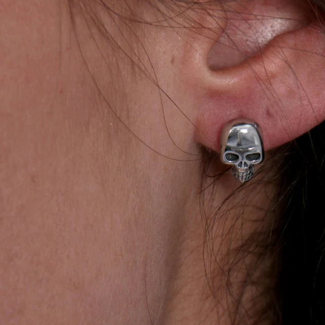 Hot Leathers JWE2102 Skull Post Earrings - Image 2