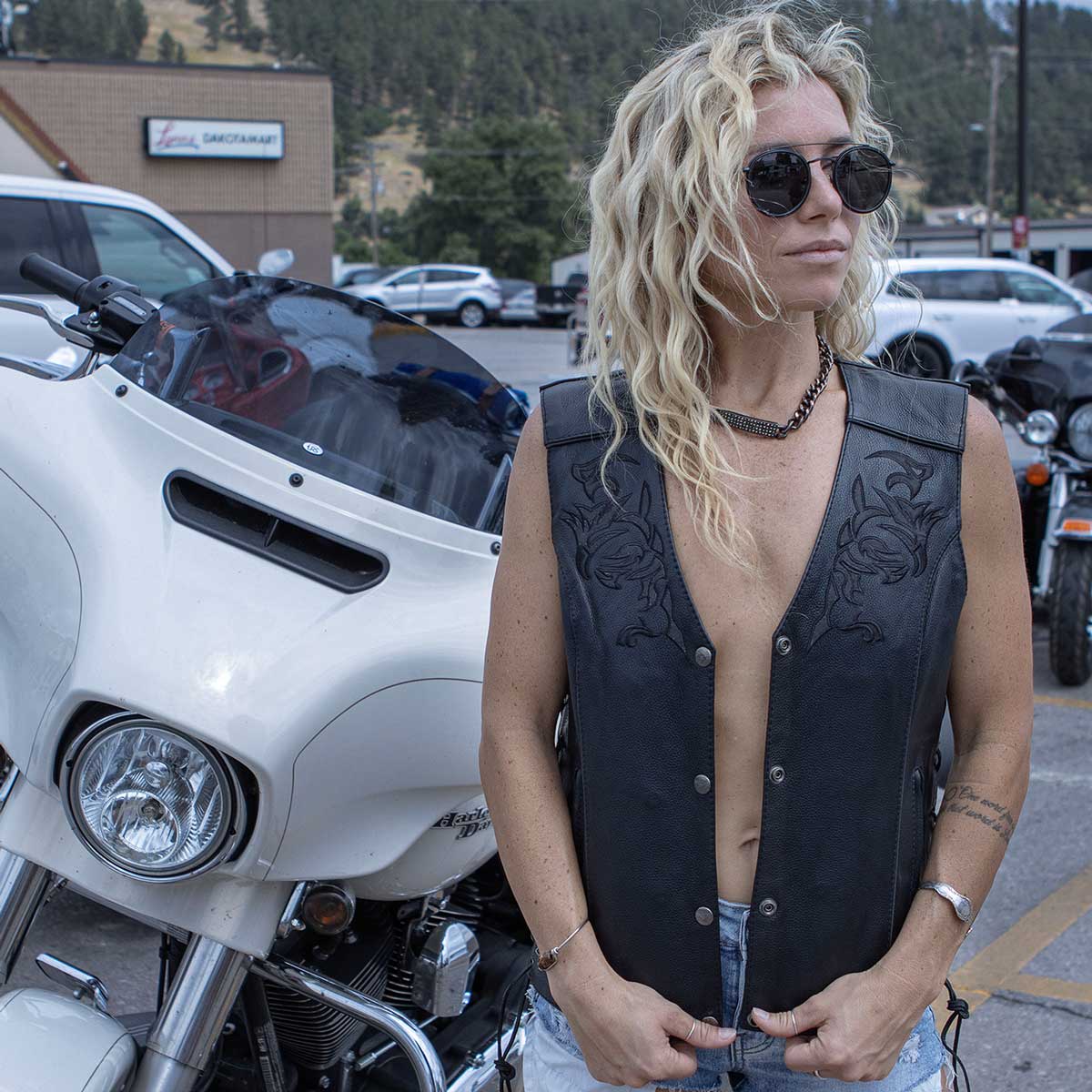 Milwaukee Leather ML1296 Women's Black Leather Side Laced Motorcycle Vest w/ Reflective Tribal - Image 6
